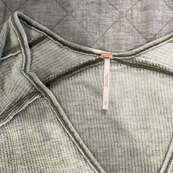 Free People Green long sleeve. Size: S - Picture 2 of 2